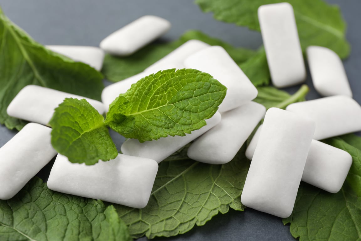 Gum pads with menthol leaves.