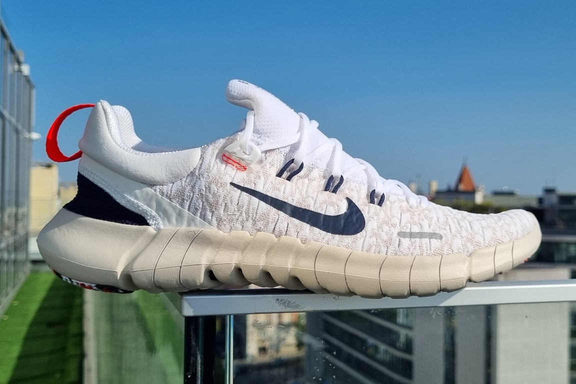 The Nike Free Run 5.0 in front of the blue sky.