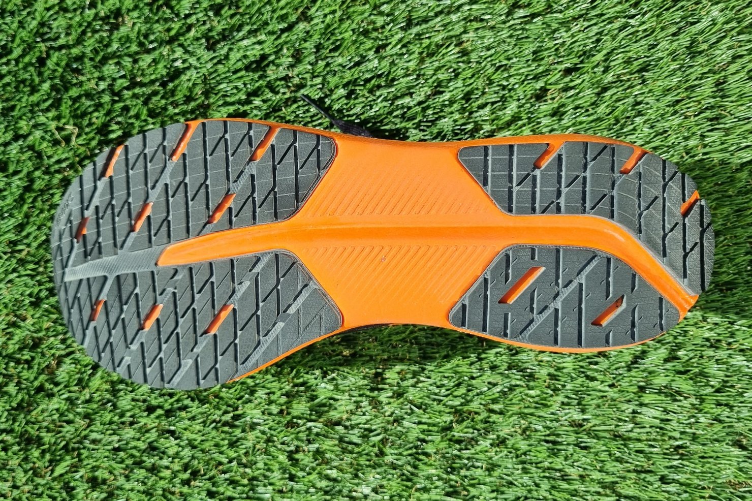 The outsole of the Brooks Hyperion Tempo.