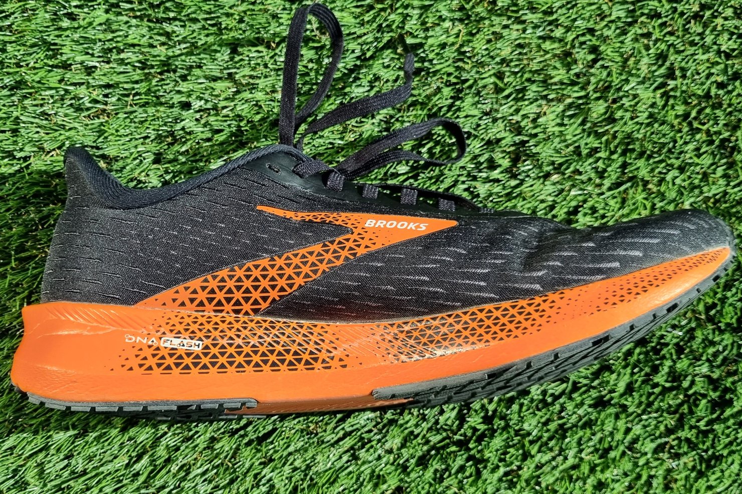 The Brooks Hyperion Tempo on the grass.