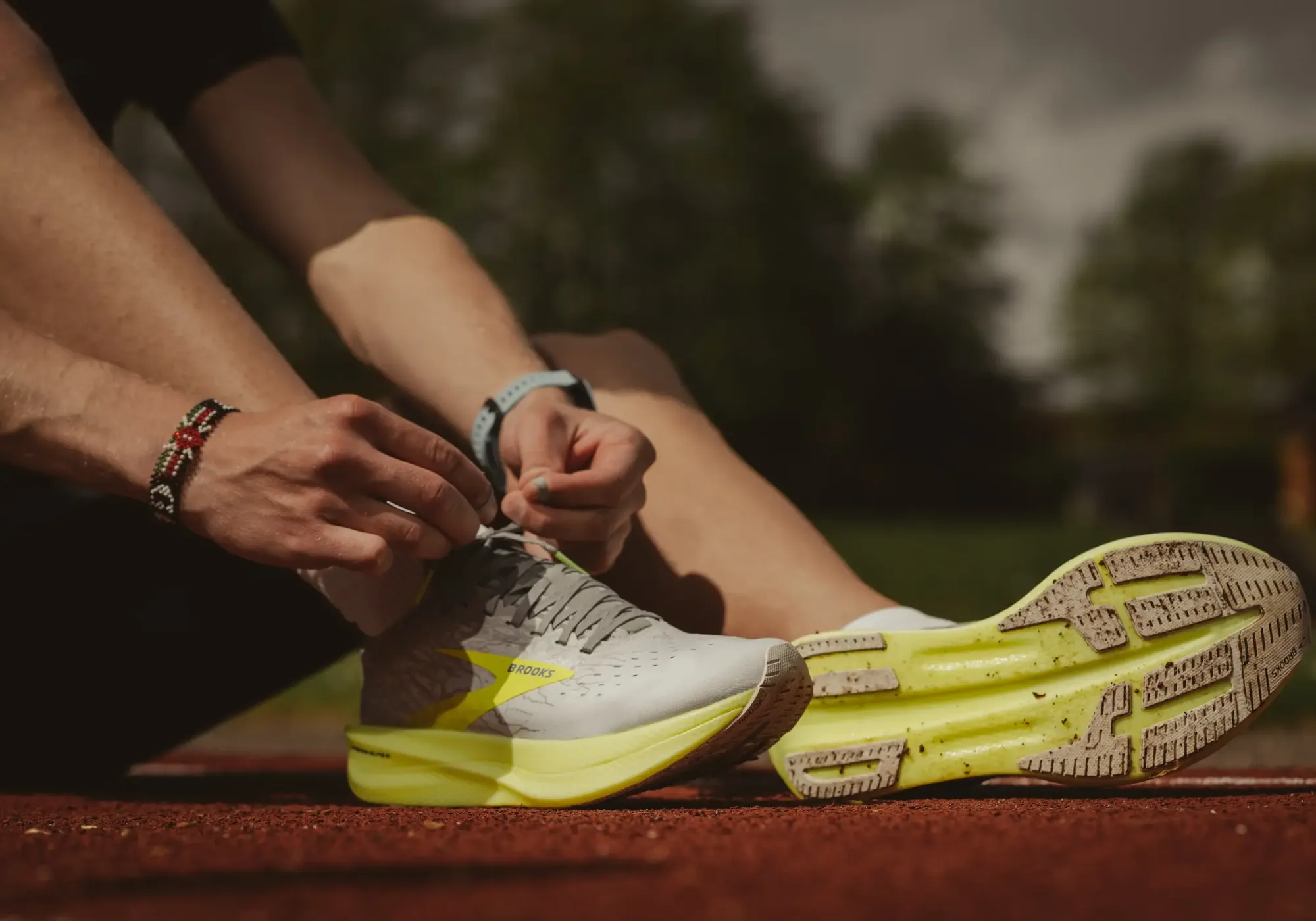 A beginner runner ties the laces of the Brooks running shoes.